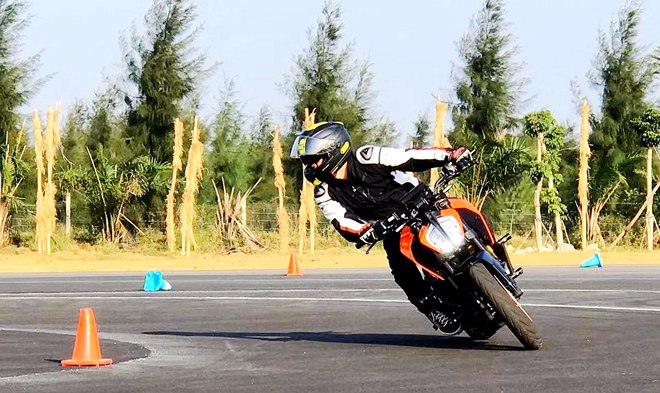 乐骑公园,摩托车培训,摩托教练员,安路,苏华龙,skidbike,侧滑模拟架